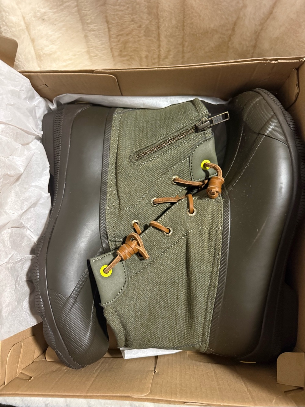 Women’s Olive Green Waterproof Canvas Boots size 8